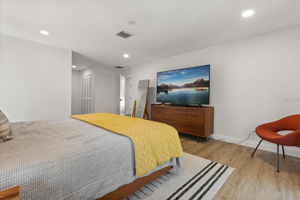 Active With Contract: $715,000 (5 beds, 3 baths, 2634 Square Feet)