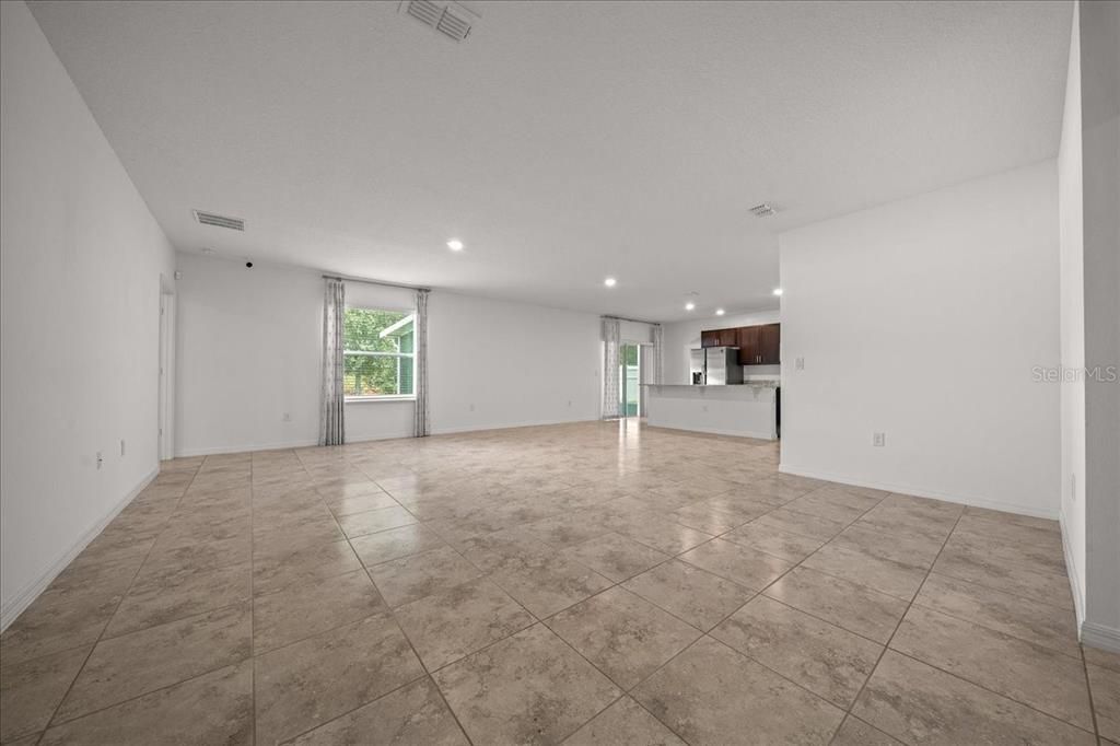 Active With Contract: $284,900 (4 beds, 2 baths, 1884 Square Feet)