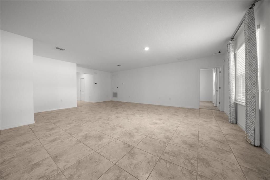 Active With Contract: $284,900 (4 beds, 2 baths, 1884 Square Feet)