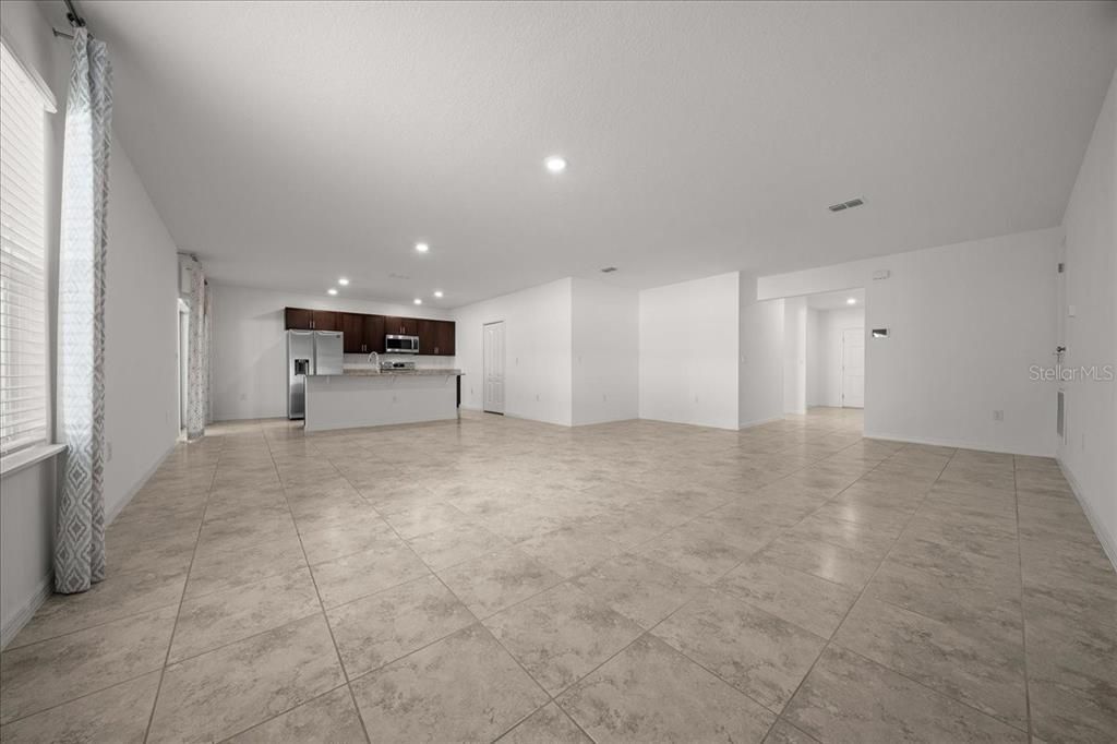 Active With Contract: $284,900 (4 beds, 2 baths, 1884 Square Feet)