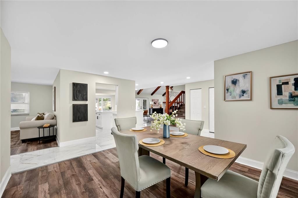 合同活跃: $549,900 (4 贝兹, 3 浴室, 2940 平方英尺)