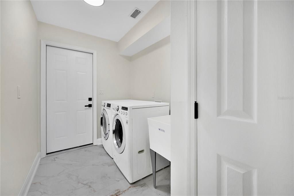 合同活跃: $549,900 (4 贝兹, 3 浴室, 2940 平方英尺)