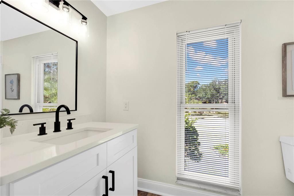 合同活跃: $549,900 (4 贝兹, 3 浴室, 2940 平方英尺)