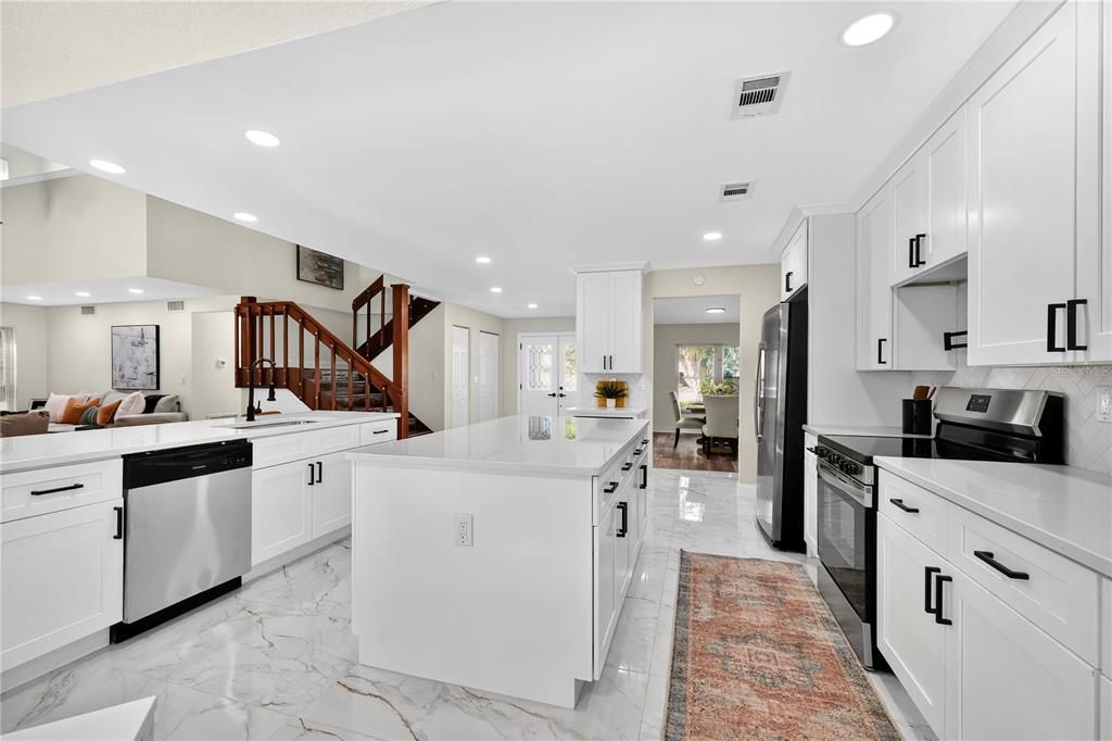 合同活跃: $549,900 (4 贝兹, 3 浴室, 2940 平方英尺)