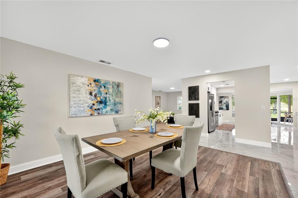 合同活跃: $549,900 (4 贝兹, 3 浴室, 2940 平方英尺)