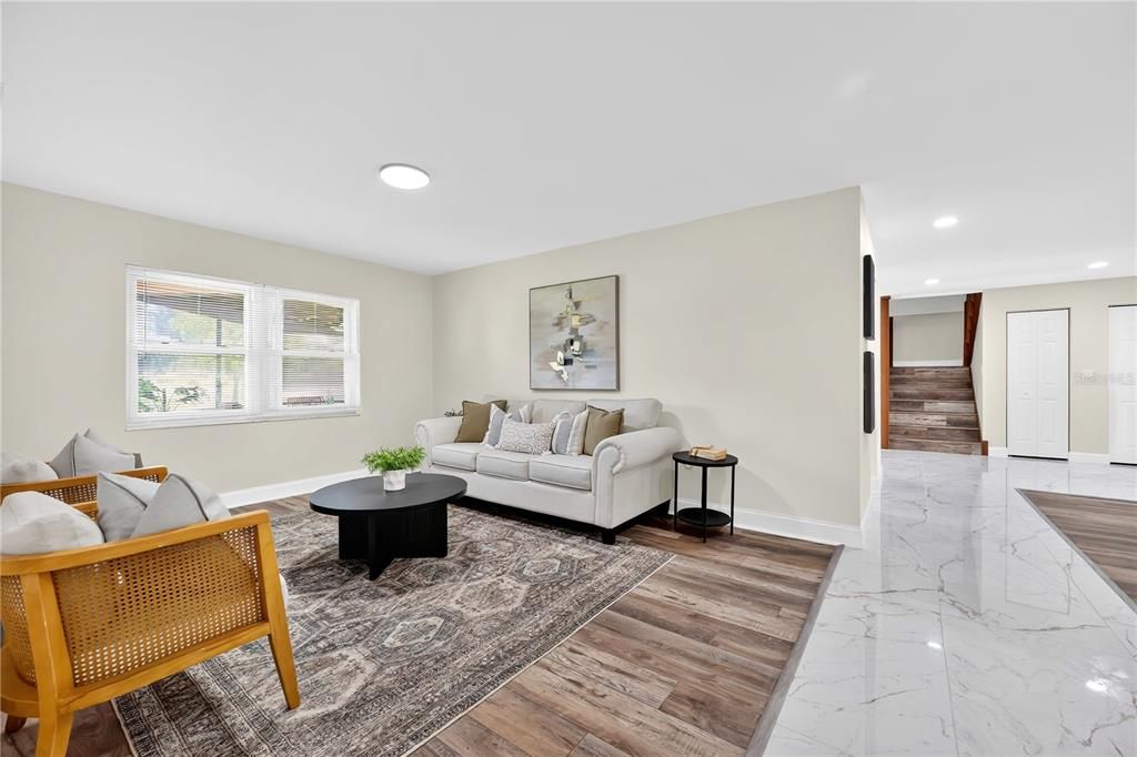 合同活跃: $549,900 (4 贝兹, 3 浴室, 2940 平方英尺)