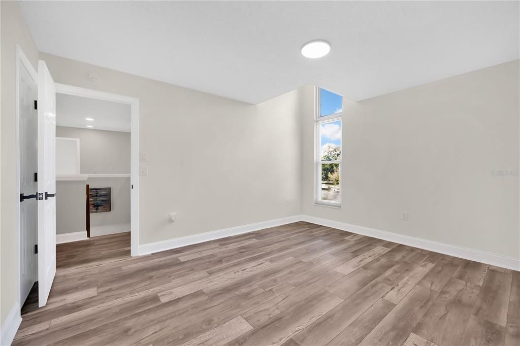 合同活跃: $549,900 (4 贝兹, 3 浴室, 2940 平方英尺)