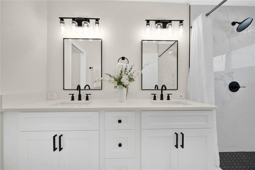 合同活跃: $549,900 (4 贝兹, 3 浴室, 2940 平方英尺)