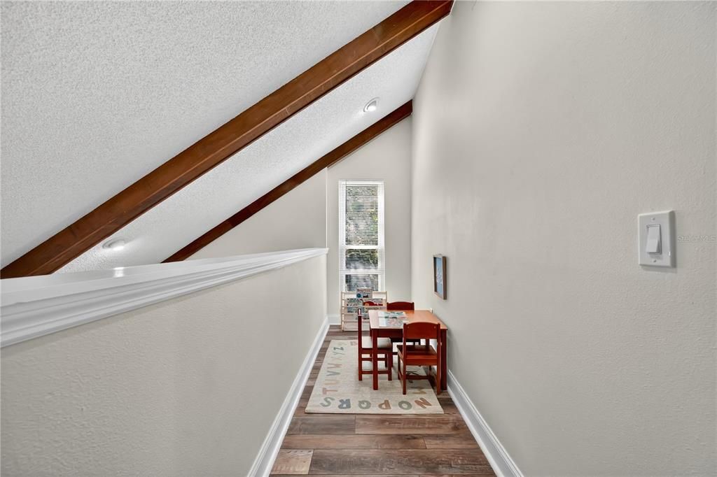 合同活跃: $549,900 (4 贝兹, 3 浴室, 2940 平方英尺)