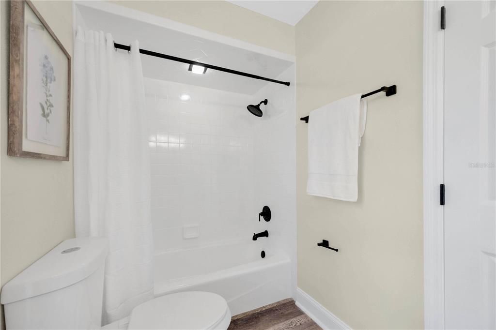 合同活跃: $549,900 (4 贝兹, 3 浴室, 2940 平方英尺)