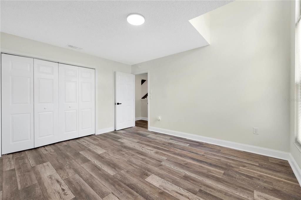 合同活跃: $549,900 (4 贝兹, 3 浴室, 2940 平方英尺)