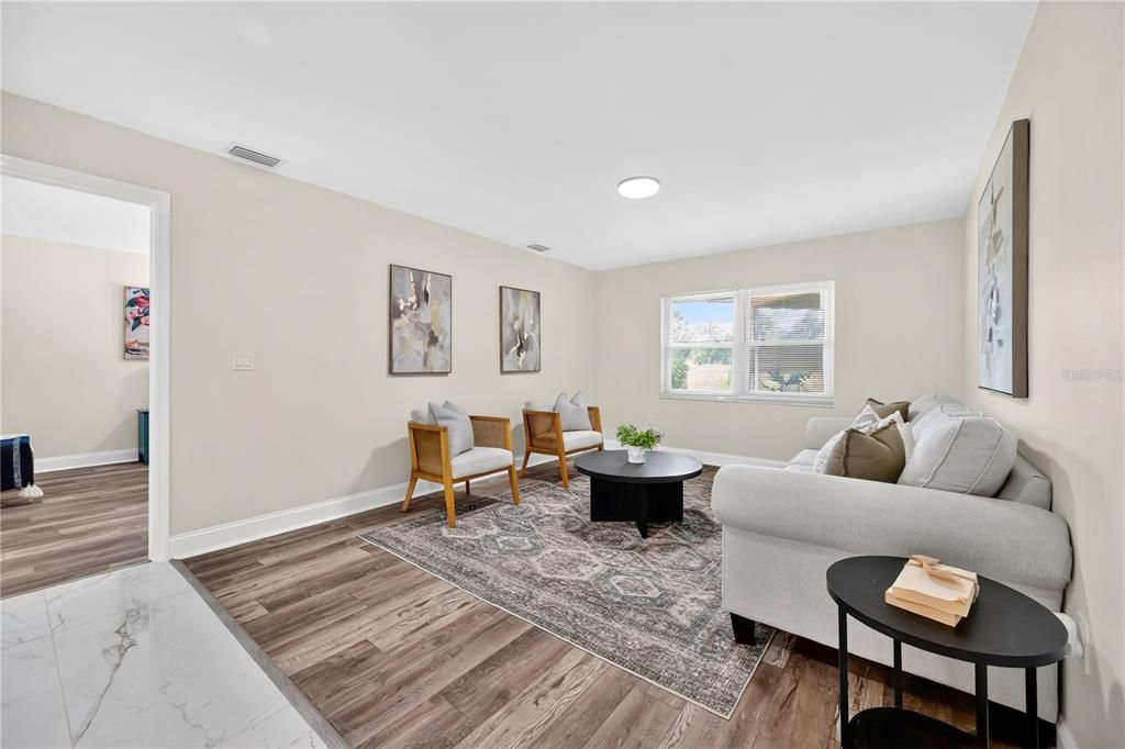 合同活跃: $549,900 (4 贝兹, 3 浴室, 2940 平方英尺)