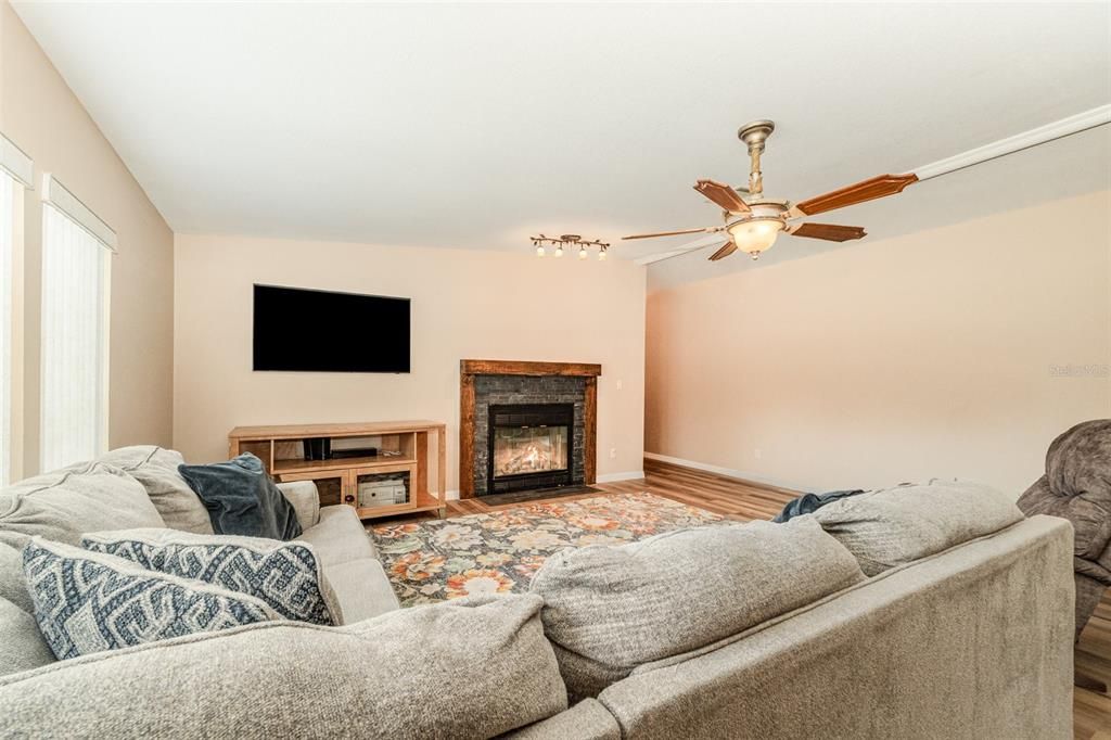 待售: $339,000 (3 贝兹, 2 浴室, 1920 平方英尺)