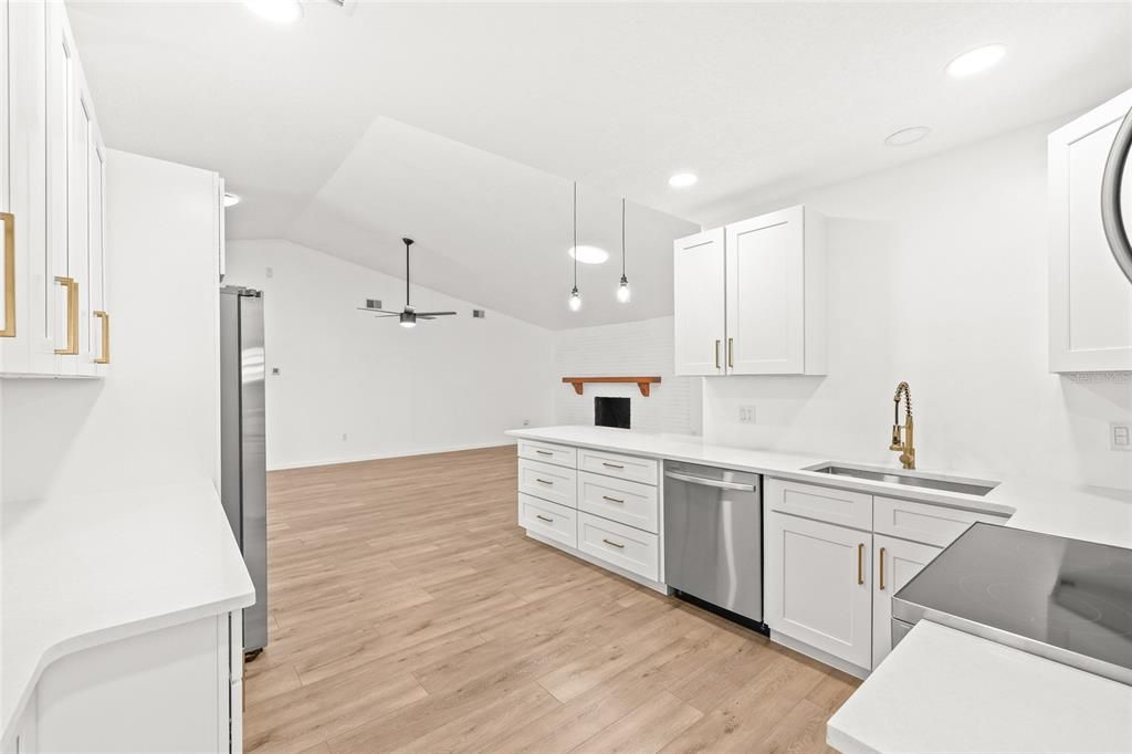 For Sale: $339,900 (4 beds, 2 baths, 1845 Square Feet)