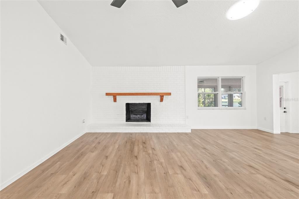 For Sale: $339,900 (4 beds, 2 baths, 1845 Square Feet)