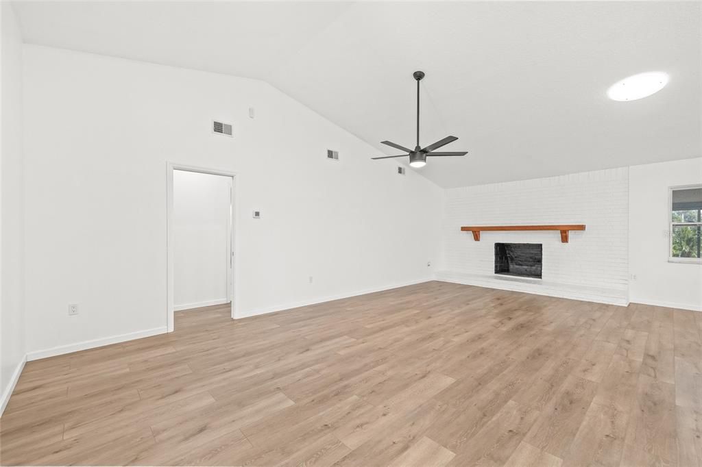 For Sale: $339,900 (4 beds, 2 baths, 1845 Square Feet)