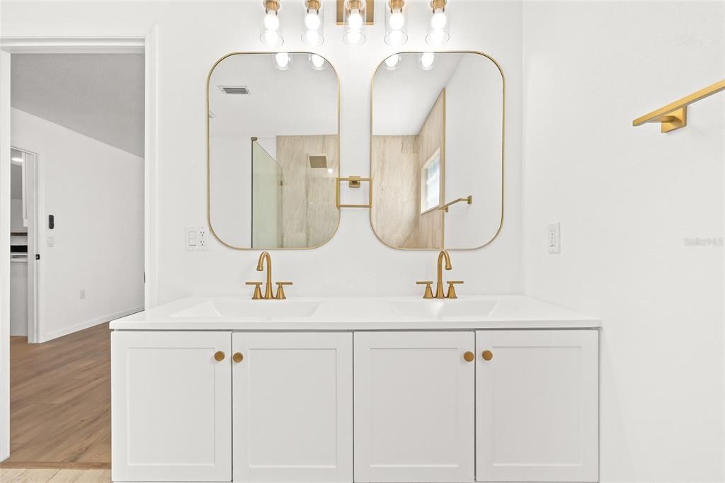 For Sale: $339,900 (4 beds, 2 baths, 1845 Square Feet)