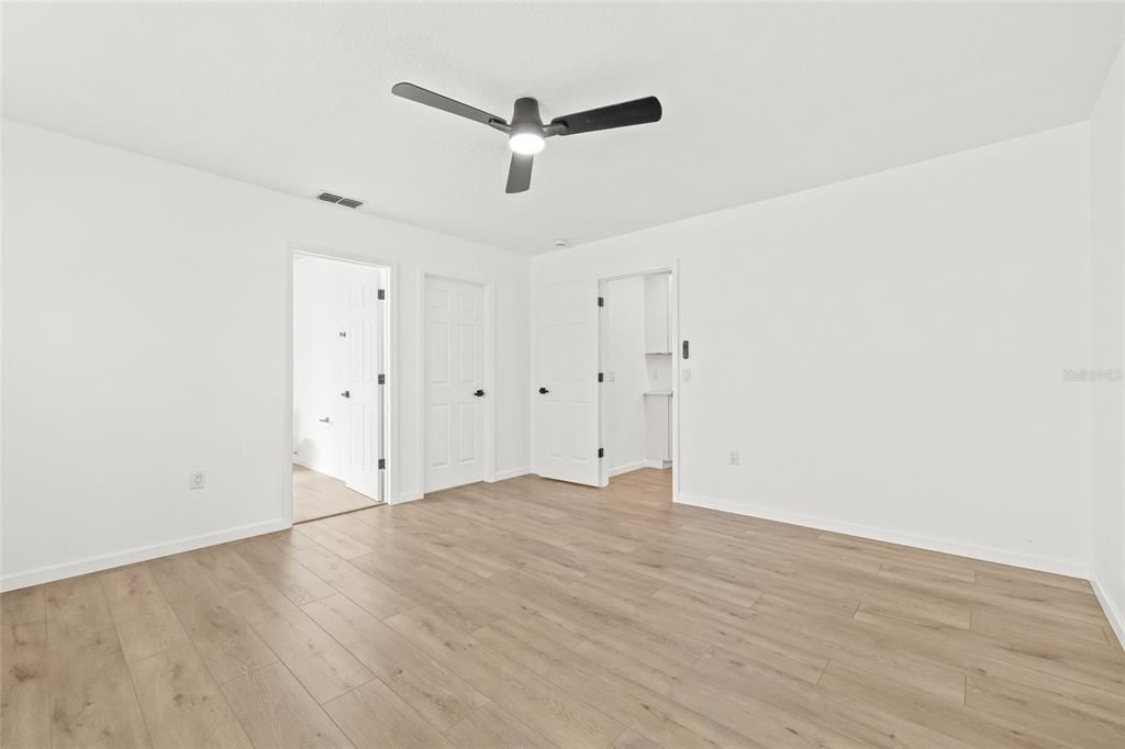 For Sale: $339,900 (4 beds, 2 baths, 1845 Square Feet)