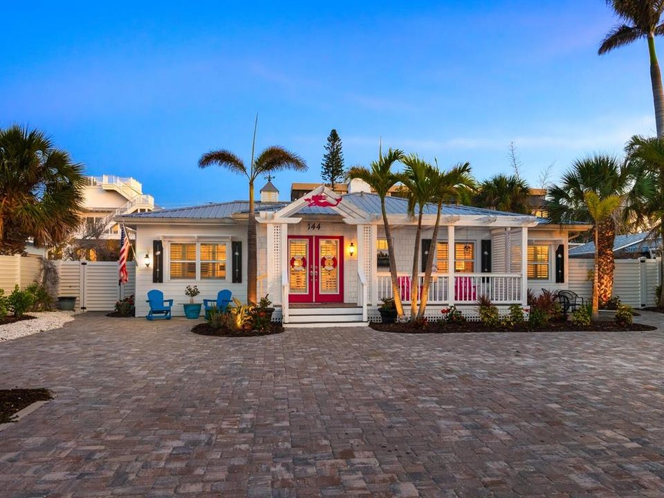 En Venta: $2,499,000 (4 camas, 3 baños, 2743 Pies cuadrados)