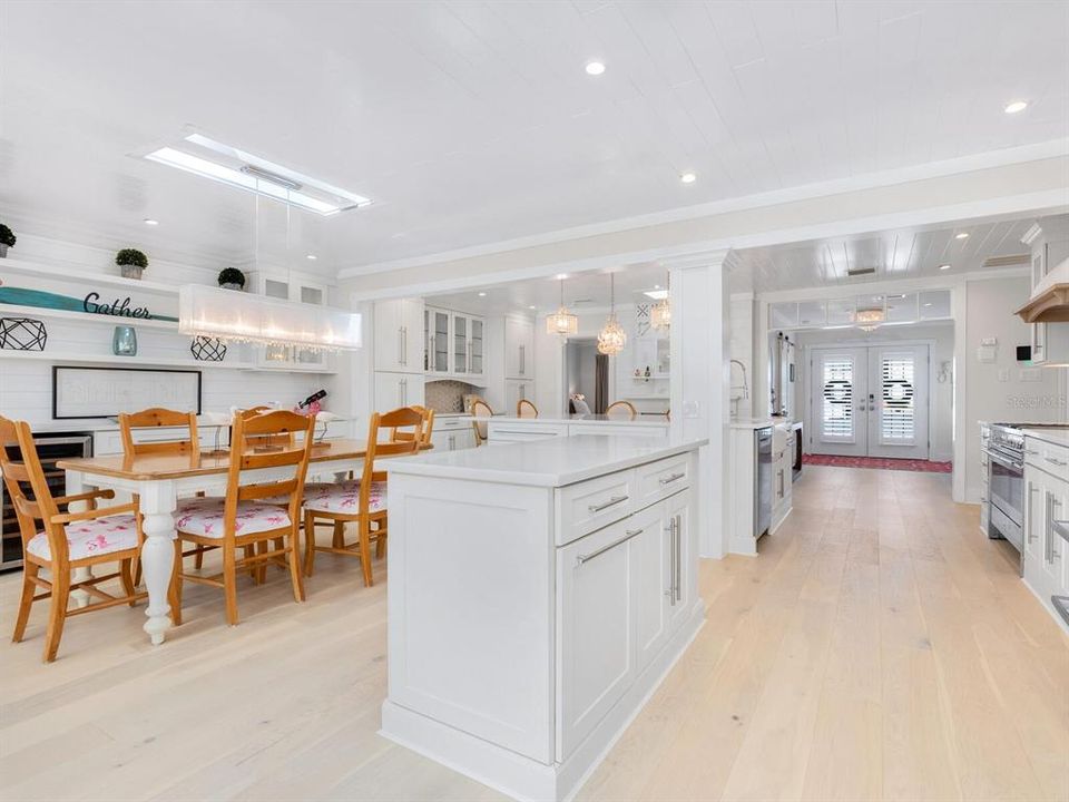 En Venta: $2,499,000 (4 camas, 3 baños, 2743 Pies cuadrados)