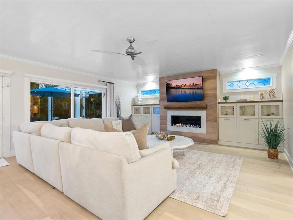 En Venta: $2,499,000 (4 camas, 3 baños, 2743 Pies cuadrados)