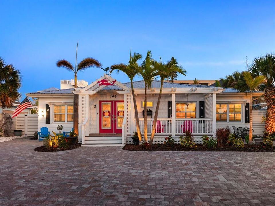 En Venta: $2,499,000 (4 camas, 3 baños, 2743 Pies cuadrados)