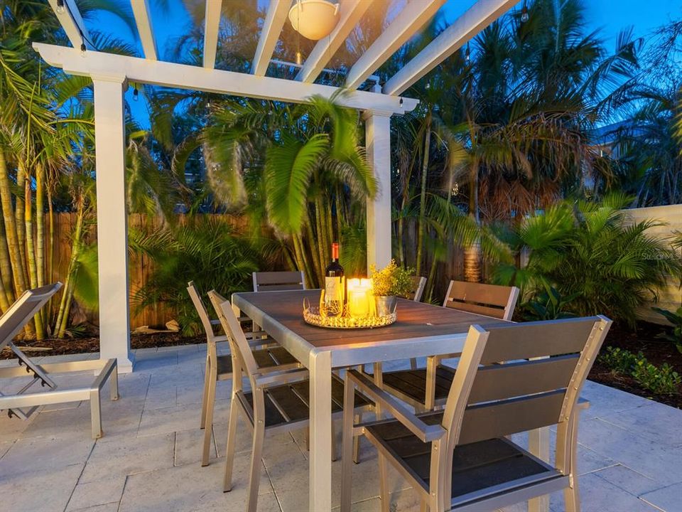 En Venta: $2,499,000 (4 camas, 3 baños, 2743 Pies cuadrados)