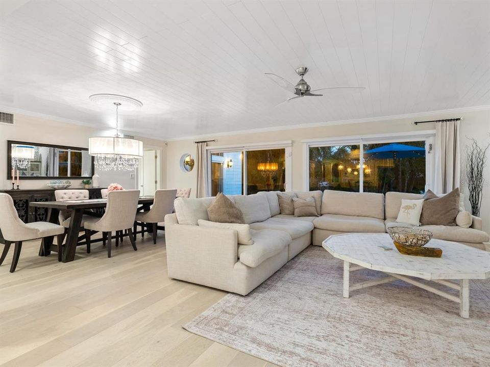 En Venta: $2,499,000 (4 camas, 3 baños, 2743 Pies cuadrados)