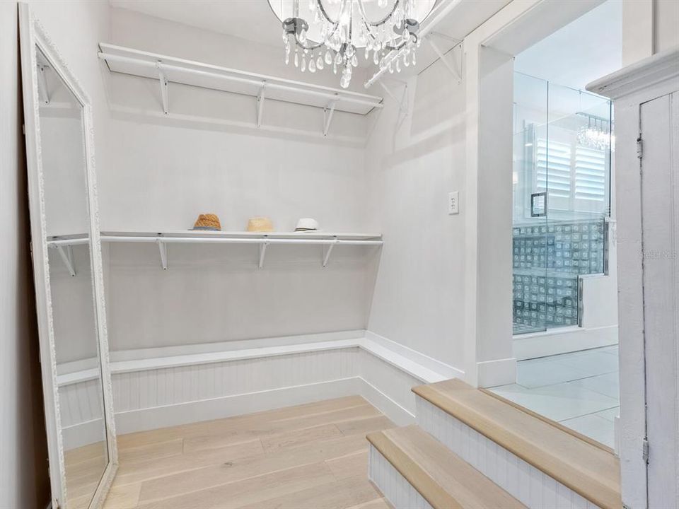 En Venta: $2,499,000 (4 camas, 3 baños, 2743 Pies cuadrados)