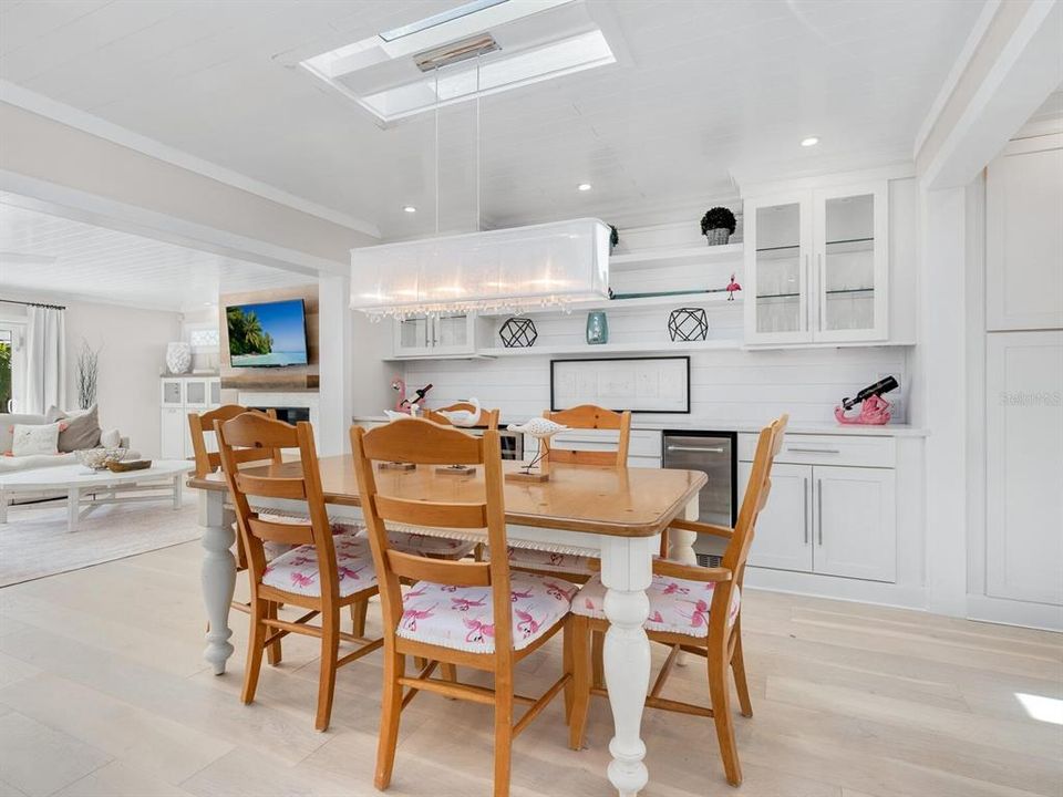 En Venta: $2,499,000 (4 camas, 3 baños, 2743 Pies cuadrados)