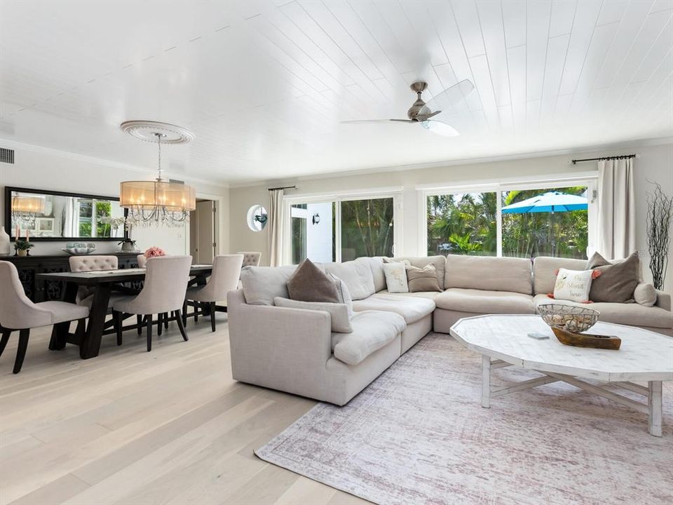 En Venta: $2,499,000 (4 camas, 3 baños, 2743 Pies cuadrados)