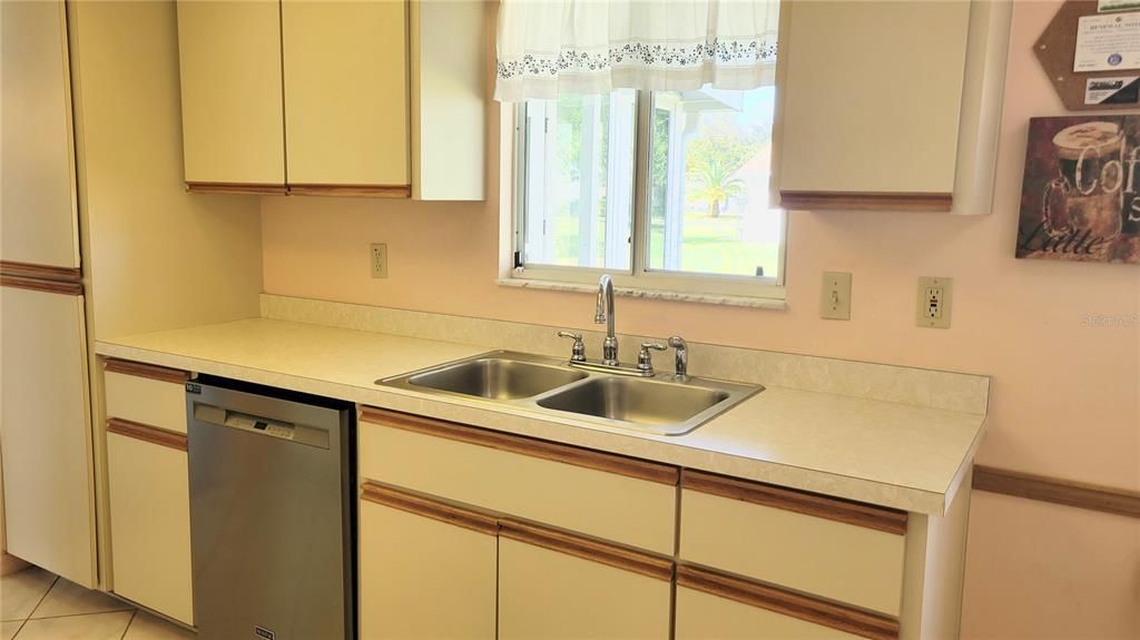 For Sale: $185,000 (2 beds, 2 baths, 1144 Square Feet)