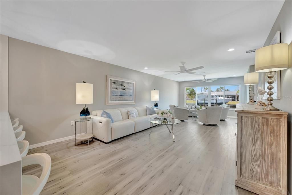 出租: $2,150 (2 贝兹, 2 浴室, 1078 平方英尺)