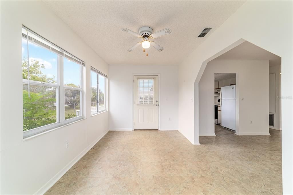 Active With Contract: $152,000 (2 beds, 2 baths, 1288 Square Feet)