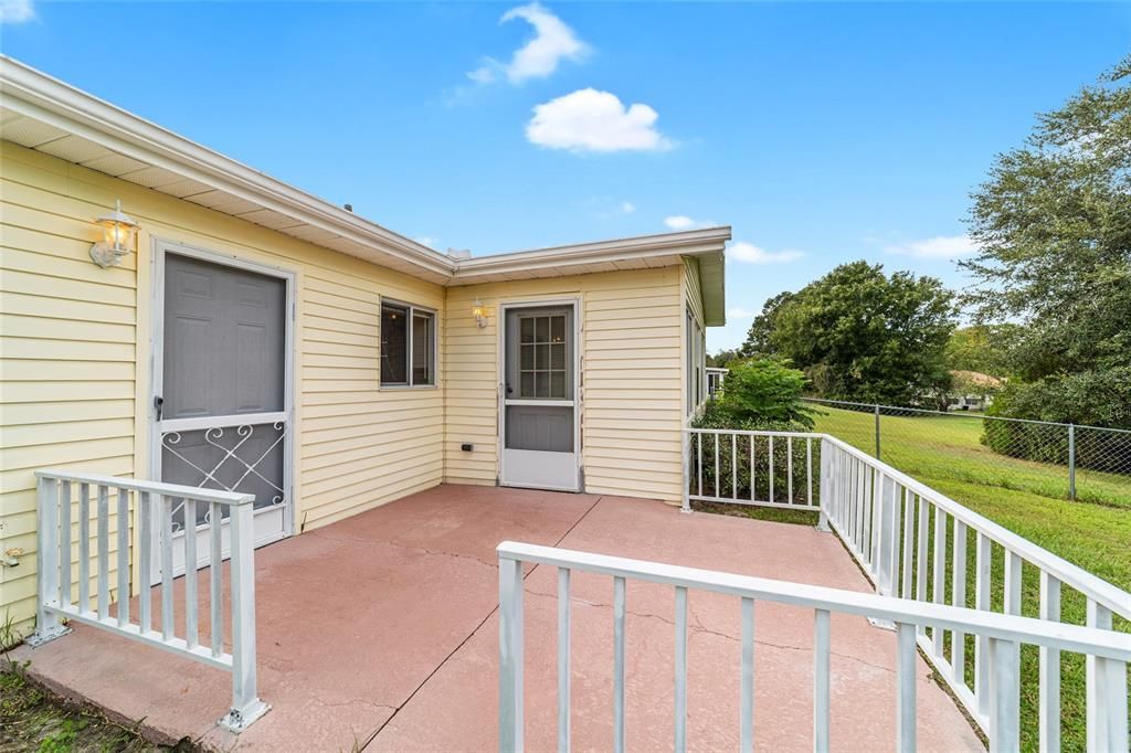 Active With Contract: $152,000 (2 beds, 2 baths, 1288 Square Feet)