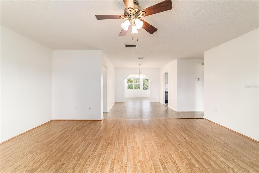 Active With Contract: $152,000 (2 beds, 2 baths, 1288 Square Feet)