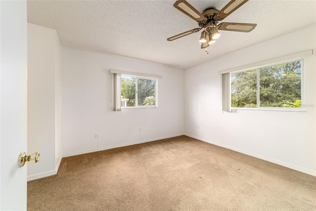 Active With Contract: $152,000 (2 beds, 2 baths, 1288 Square Feet)