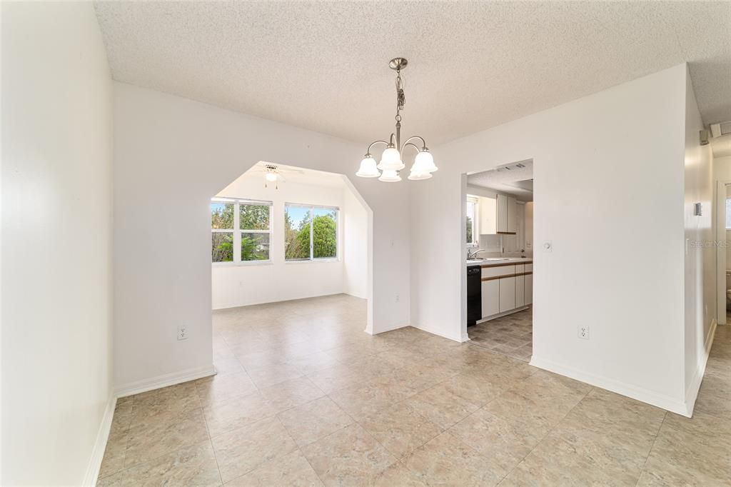 Active With Contract: $152,000 (2 beds, 2 baths, 1288 Square Feet)