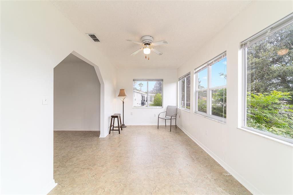 Active With Contract: $152,000 (2 beds, 2 baths, 1288 Square Feet)