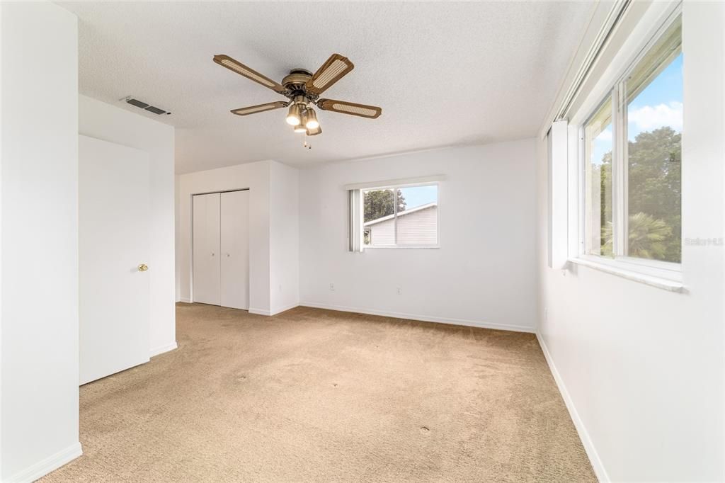 Active With Contract: $152,000 (2 beds, 2 baths, 1288 Square Feet)