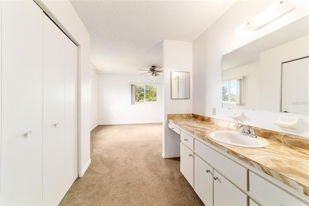 Active With Contract: $152,000 (2 beds, 2 baths, 1288 Square Feet)