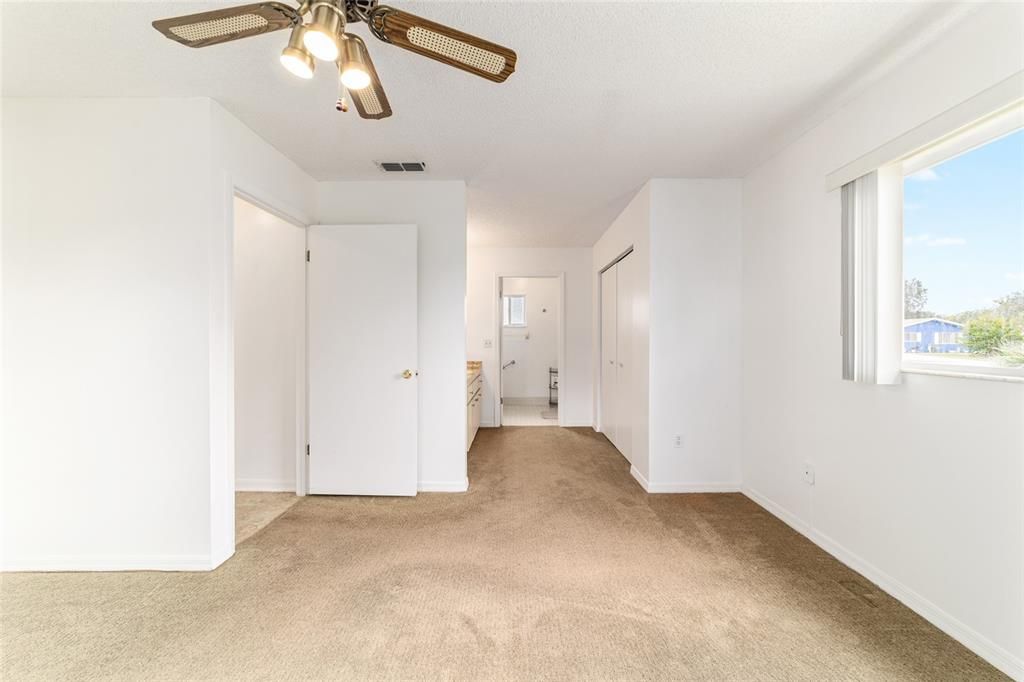 Active With Contract: $152,000 (2 beds, 2 baths, 1288 Square Feet)