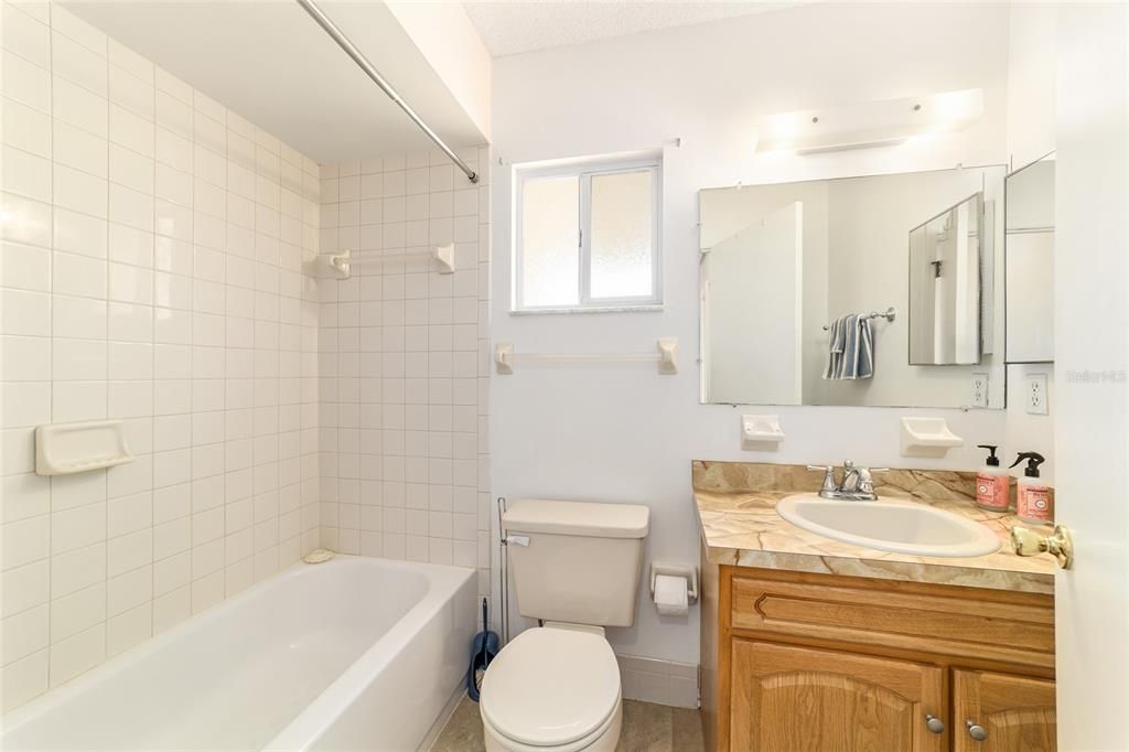 Active With Contract: $152,000 (2 beds, 2 baths, 1288 Square Feet)