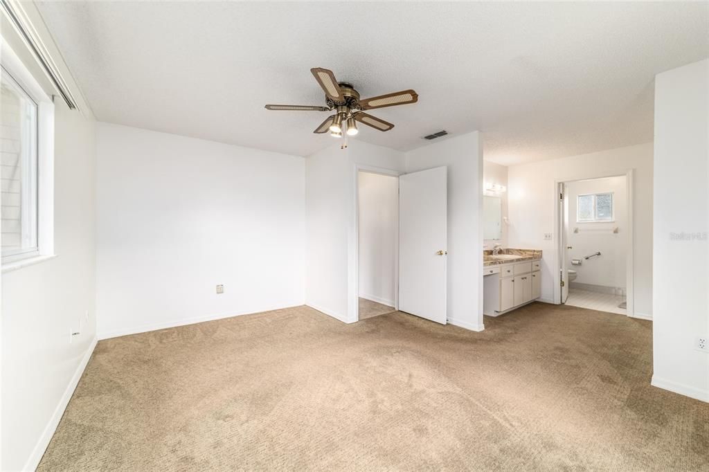 Active With Contract: $152,000 (2 beds, 2 baths, 1288 Square Feet)