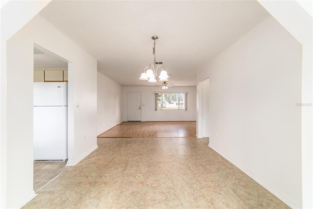 Active With Contract: $152,000 (2 beds, 2 baths, 1288 Square Feet)