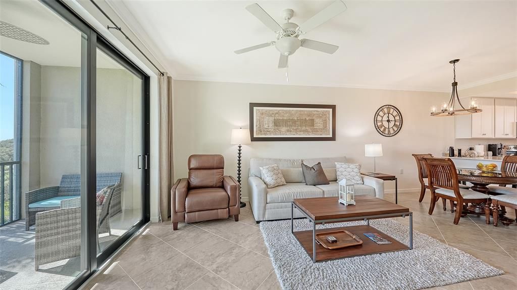 En Venta: $260,000 (2 camas, 2 baños, 1121 Pies cuadrados)