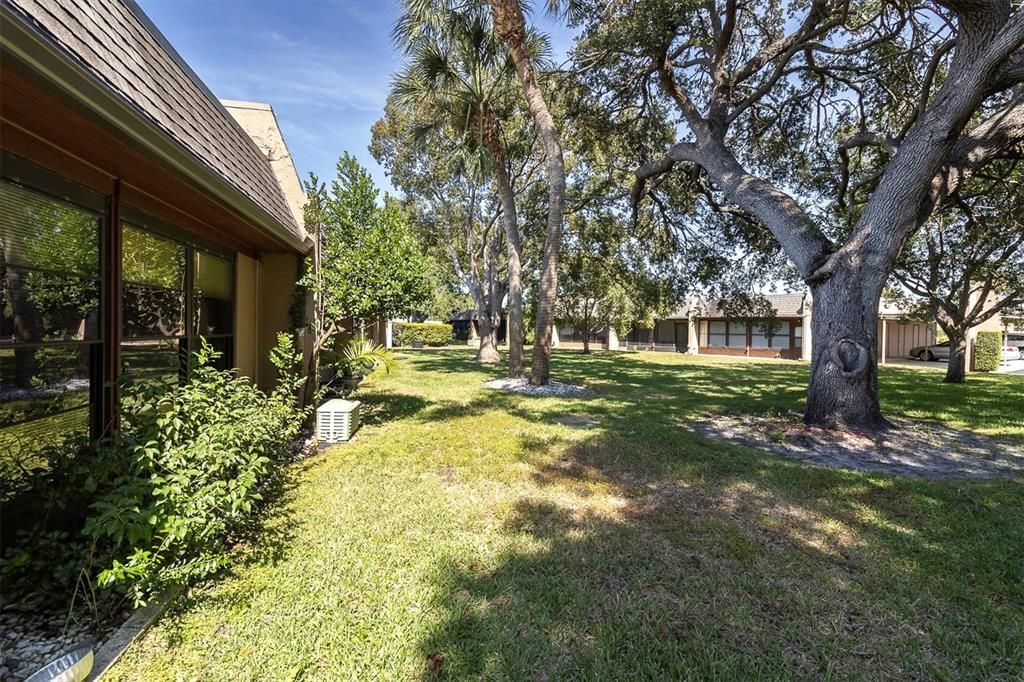 For Sale: $99,900 (2 beds, 2 baths, 978 Square Feet)