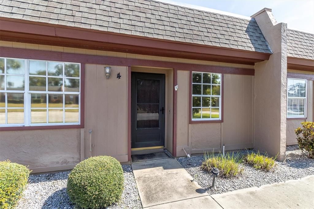 For Sale: $99,900 (2 beds, 2 baths, 978 Square Feet)