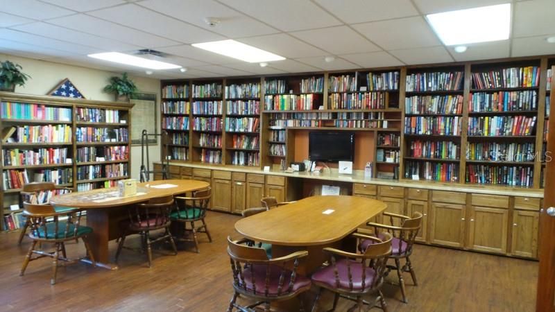 For Sale: $99,900 (2 beds, 2 baths, 978 Square Feet)