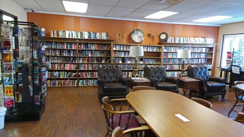 For Sale: $99,900 (2 beds, 2 baths, 978 Square Feet)